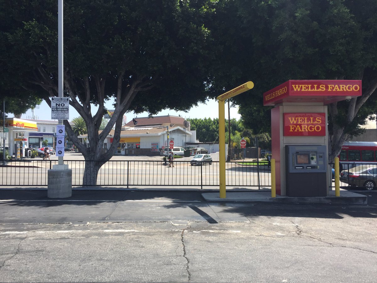 OfficialLAIIF's tweet photo. This is the @RastaBus pickup location SO YOU KNOW! https://t.co/yJhsPIqgiQ