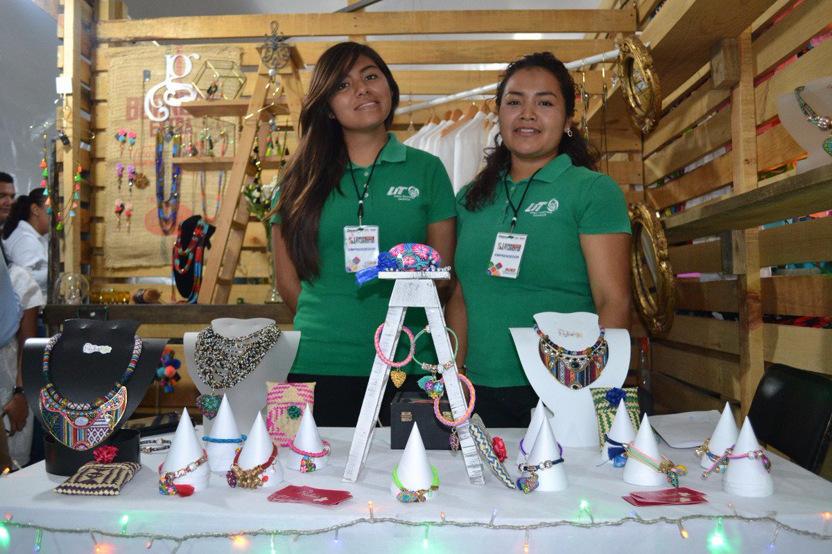 utvco's tweet photo. #TalentoUTVCO Las y los futuros profesionistas de @Negocios_UTVCO exponen sus proyectos de emprendimiento empresarial. @HectorArreolaS https://t.co/vOEI0vIByd