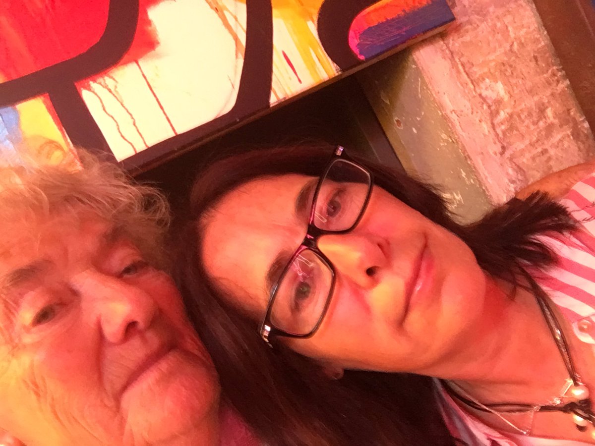 susanpilcher1's tweet photo. Wine o clock #birthdayweek #birthdaygirl #vip #lightsofsoho https://t.co/vqa593E7j4