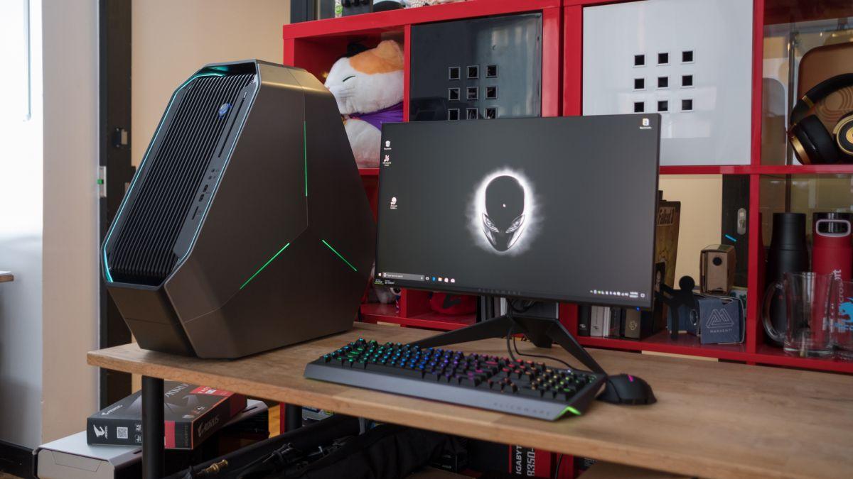 AMD's tweet image. &quot;Threadripper is the ultimate upgrade for the Alienware Area 51 for content creators and gamers alike&quot; - @techradar bit.ly/2vx2TxE
