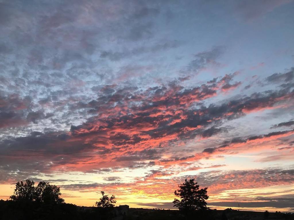 tamarajewellery's tweet photo. Painted sky and The Painted House
.
.
.
#nofilter #noediting
#sunset #thisgirlsonholiday #girlswhotravel
#thepaint… https://t.co/BYg6HfGDeA https://t.co/URJs6x5yIF