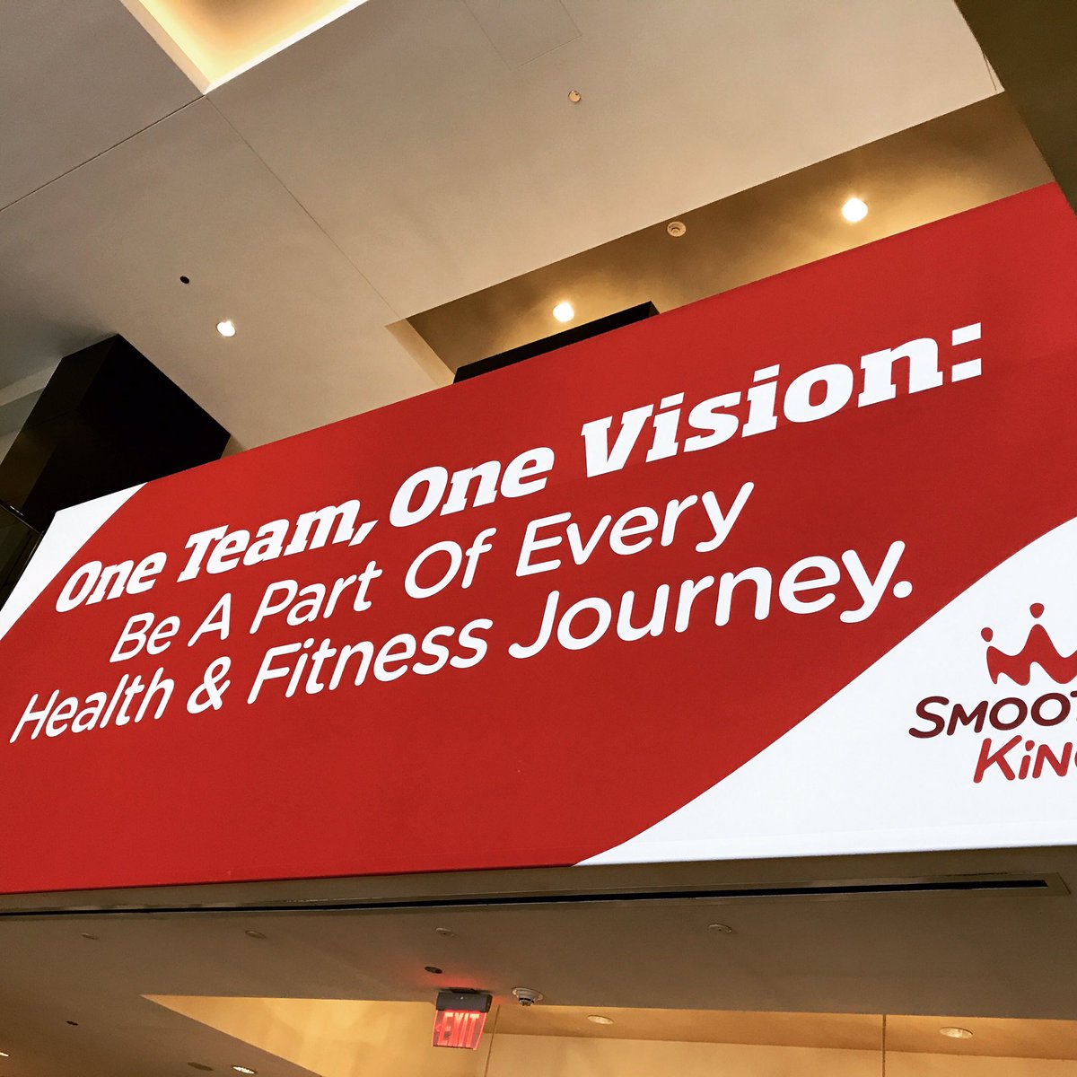 Printandexhibit's tweet photo. Branding for #smoothieking at #hyattregencyneworleans. Printed and Installed by #superiorprintandexhibit. #graphicinstallation. #Banners https://t.co/igWV7n1Qwn