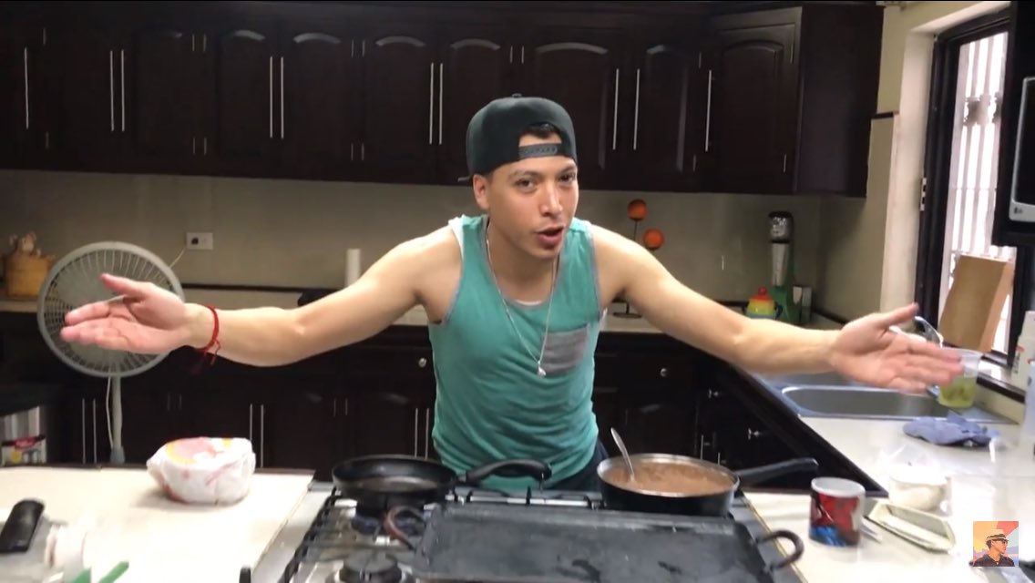 _soyfany12's tweet photo. El chef Manuel ๐๐๐ #BlogManuelPadilla @_snuppy08 https://t.co/WpZg4LMqVm