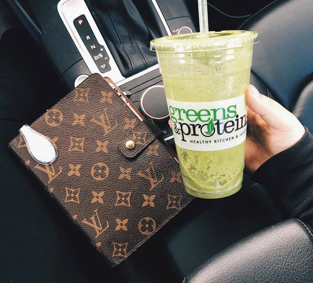 CyincerelyYours's tweet photo. Leggings and #greenjuice kinda day. #louisvuitton #louisvuittonagenda .
.
.
.
.
.
.
.
.
.
.
.
.
#monogramcanvas #lโฆ https://t.co/uSQ8ErbMR4 https://t.co/EsqJFxpQci