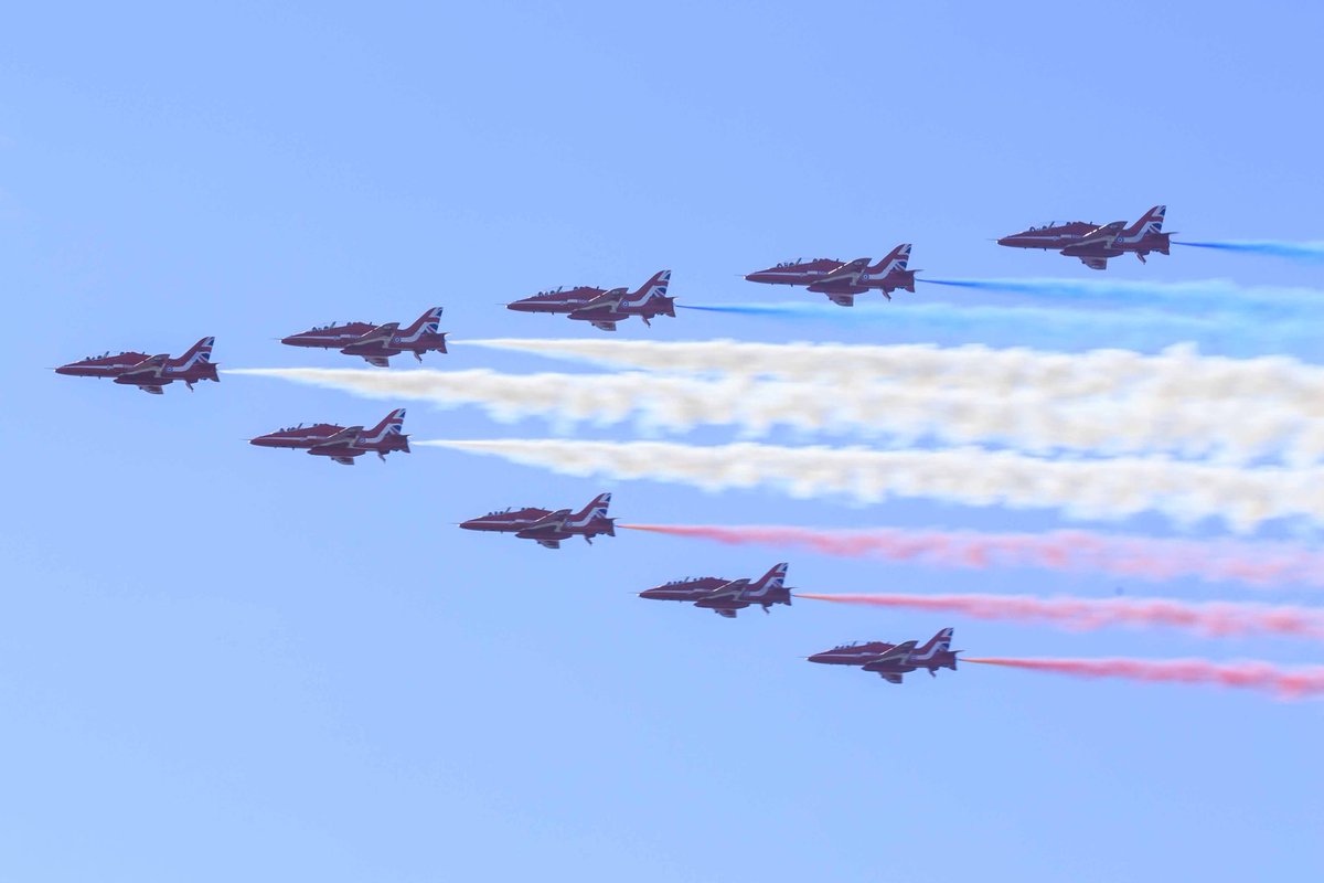 InspireStudio's tweet photo. @BLKAirportNews Red Arrows were the stars of the show again! https://t.co/esPqB4vPLP