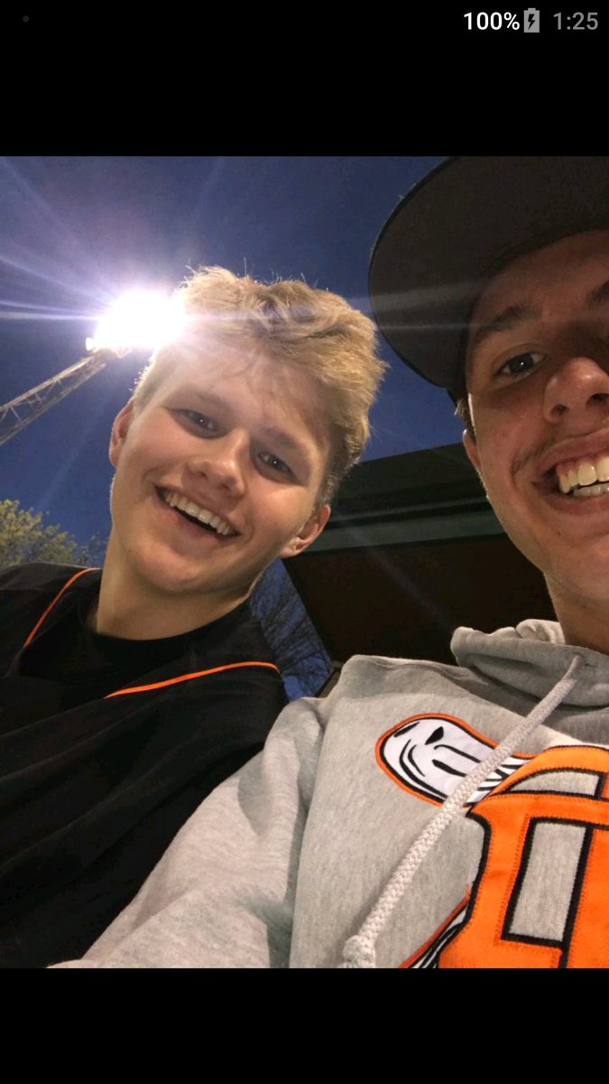 grangrothnate's tweet photo. Happy birthday Mitch, hope you have a great day my man's! ✌️🍰🎁🎂🎈🎉🍆 @MKurtz22 https://t.co/KVC8KKSjuo