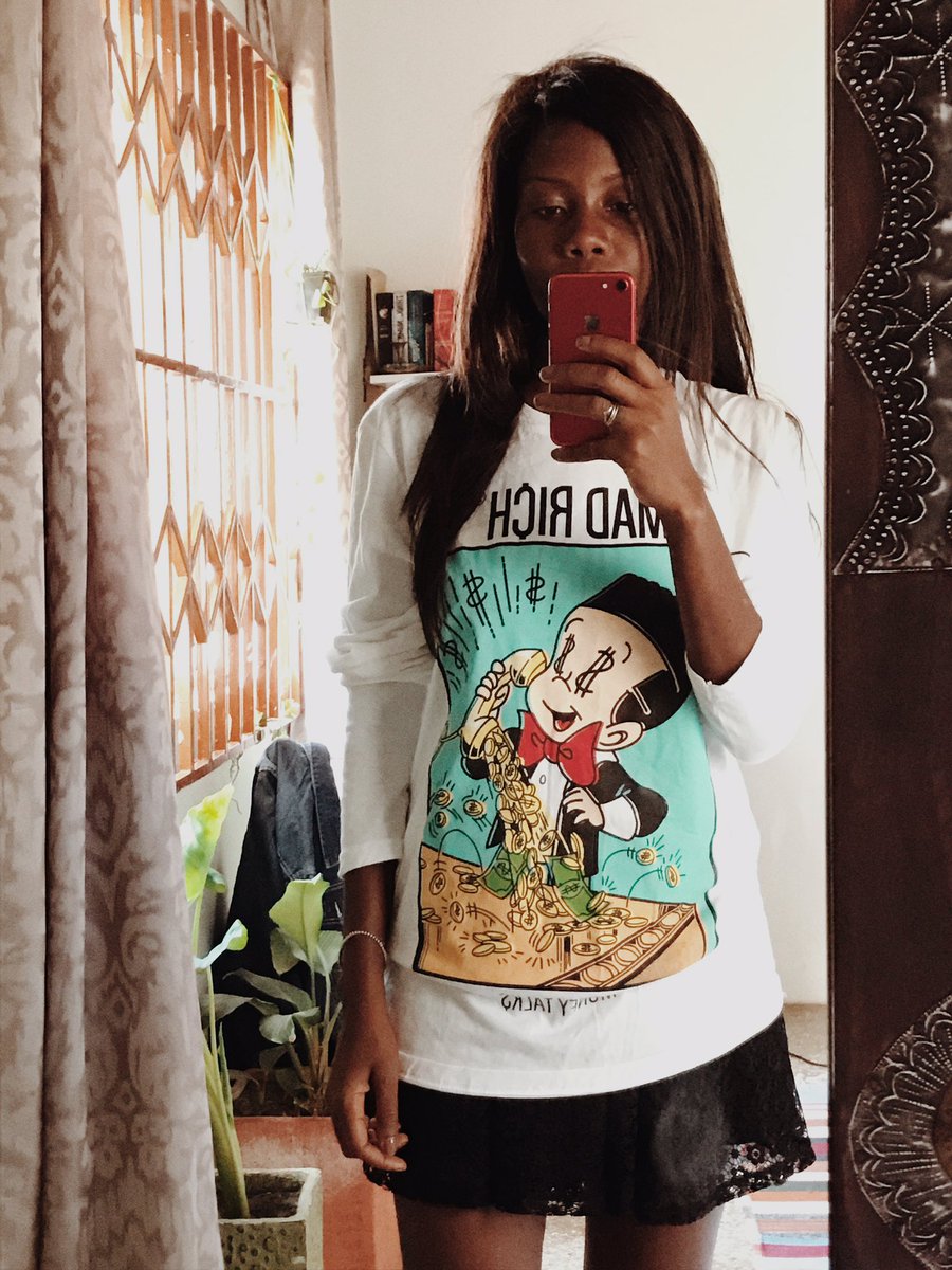 mackieliciouse's tweet photo. @FlySupplyCo hi there!! you are representing all the way in Ghana!!π¬π Big up!!! #lowkeyrich #madrich #flysupply #2017 https://t.co/ARqL6GrMxO