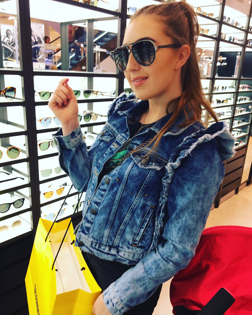 Eleiyah_Navis's tweet photo. Yay or nay??? #Gucci #guccigirl #eleiyah #eleiyahnavis #dancer #model https://t.co/sKBwVLcTrJ