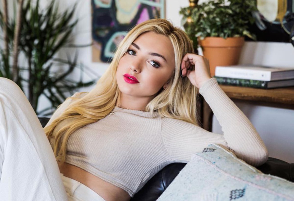 younghollywood's tweet photo. Our girl @PeytonList is taking us to #TeenChoice tomorrow &amp; will be answering YOUR fan questions! Reply to this tweet to send them in 😍💕 https://t.co/dAjnP2n6C5