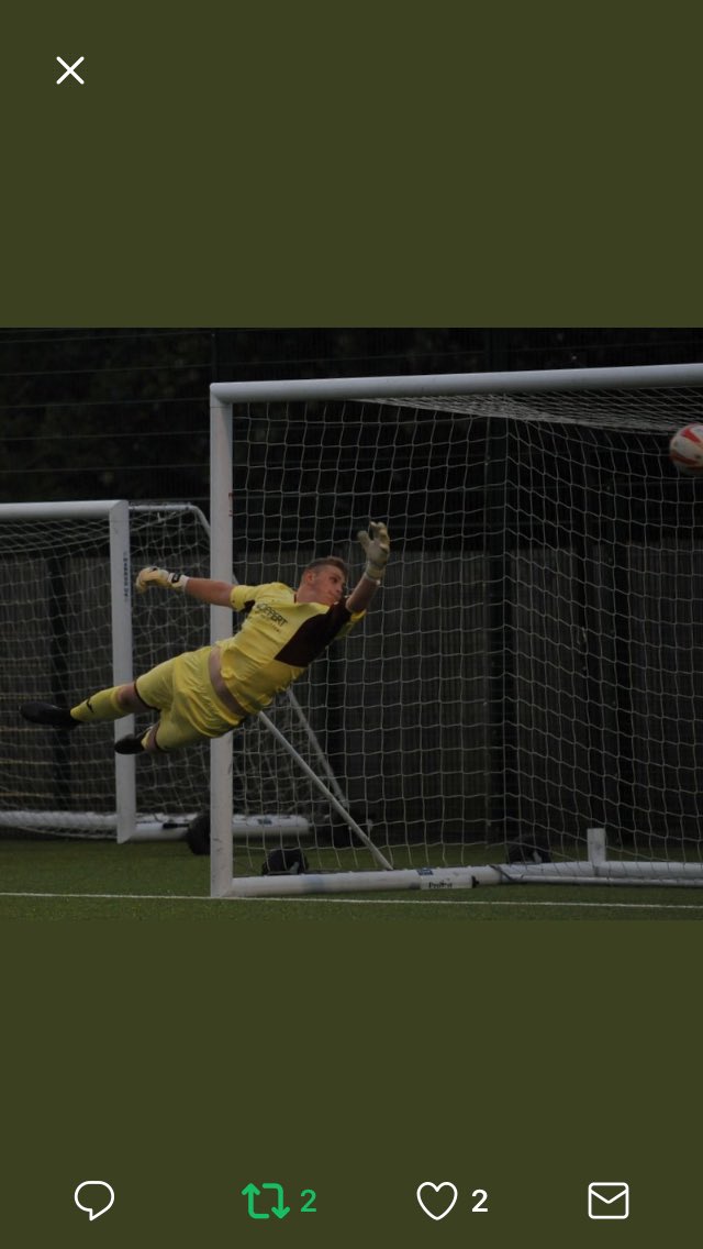 jon_petty1's tweet photo. @KAGoalkeeping Kieran wearing his new hybrids. At full stretch. https://t.co/bHLzfxCk3S