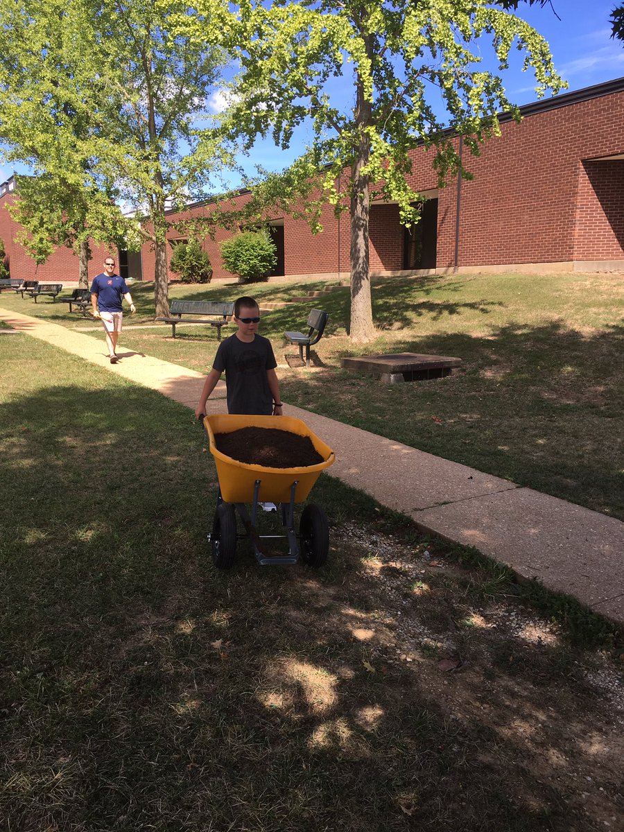 WrenHollow's tweet photo. Thank you to the Cleers, Owens, Lovegreens, Georges, Gilleses &amp; Stockwells for helping beautify the school &amp; prep for this year! #community https://t.co/EWQCbYlazU