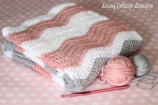 InTheLoopCrafts's tweet image. Try out this simple Ripple Blanket for babies! ow.ly/uQFC30emxmz #Free #Crochet #Baby #Blanket