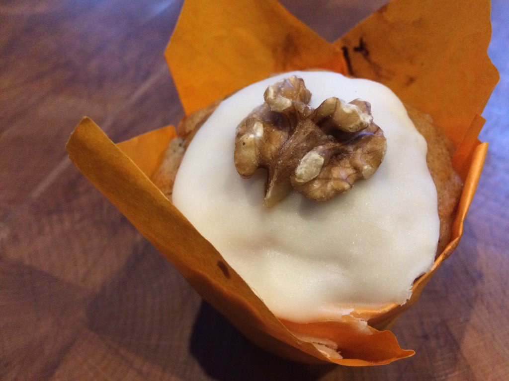 A <a href="/TheMuffinMakery/">The Muffin Makery</a> carrot cake muffin to end a long day - delicious! Thank you Kat 😺😸