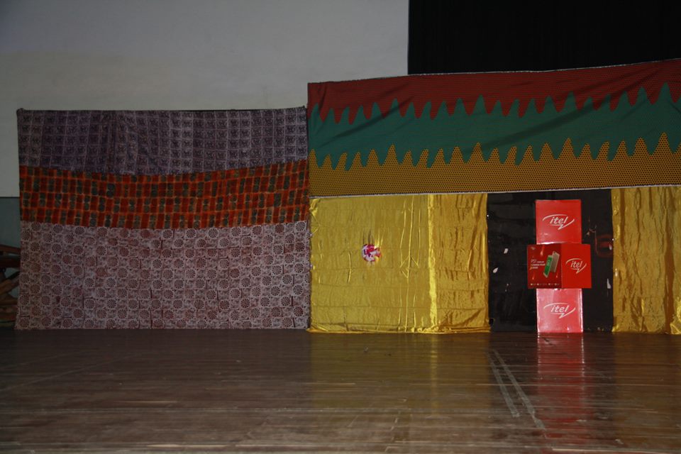 capture_229's tweet photo. Mise en place pour la grande finale de #Missleadership2017. #wasexo #Team229 #Benin #Culture miss #leadership https://t.co/TFSh9hh6mx