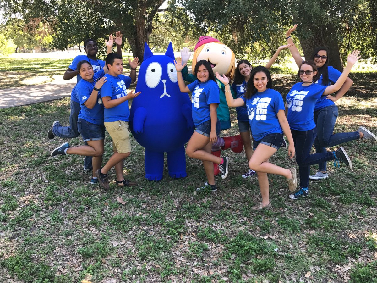jjhstuco's tweet photo. Having fun & empowering the community with #klrn #klrneducates #klrnplayandeducate #johnjayinthecommunity #johnjayproud #northsidestrong https://t.co/Rk2MRLkbXW
