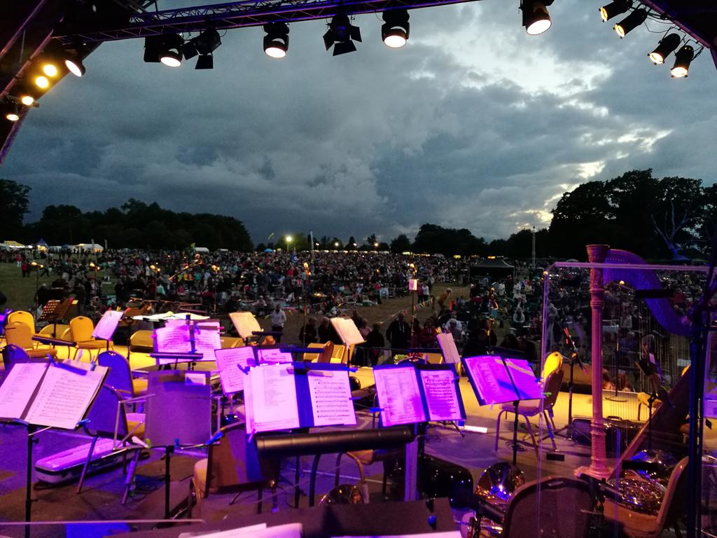 The must be 6000 people here at <a href="/GBProms/">Great British Prom</a> @BlicklingNT Lovely to see.