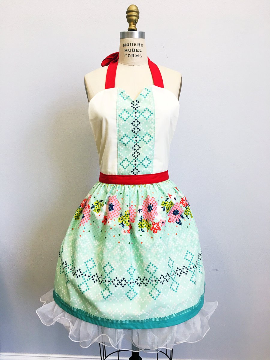 LockstitchAtx's tweet photo. When you want to cook in style.

#aprondress #chefslife #austin #texas #fashionclass #designclass #fashionista #sewing #knitting #andmore https://t.co/Tap7mguGZC