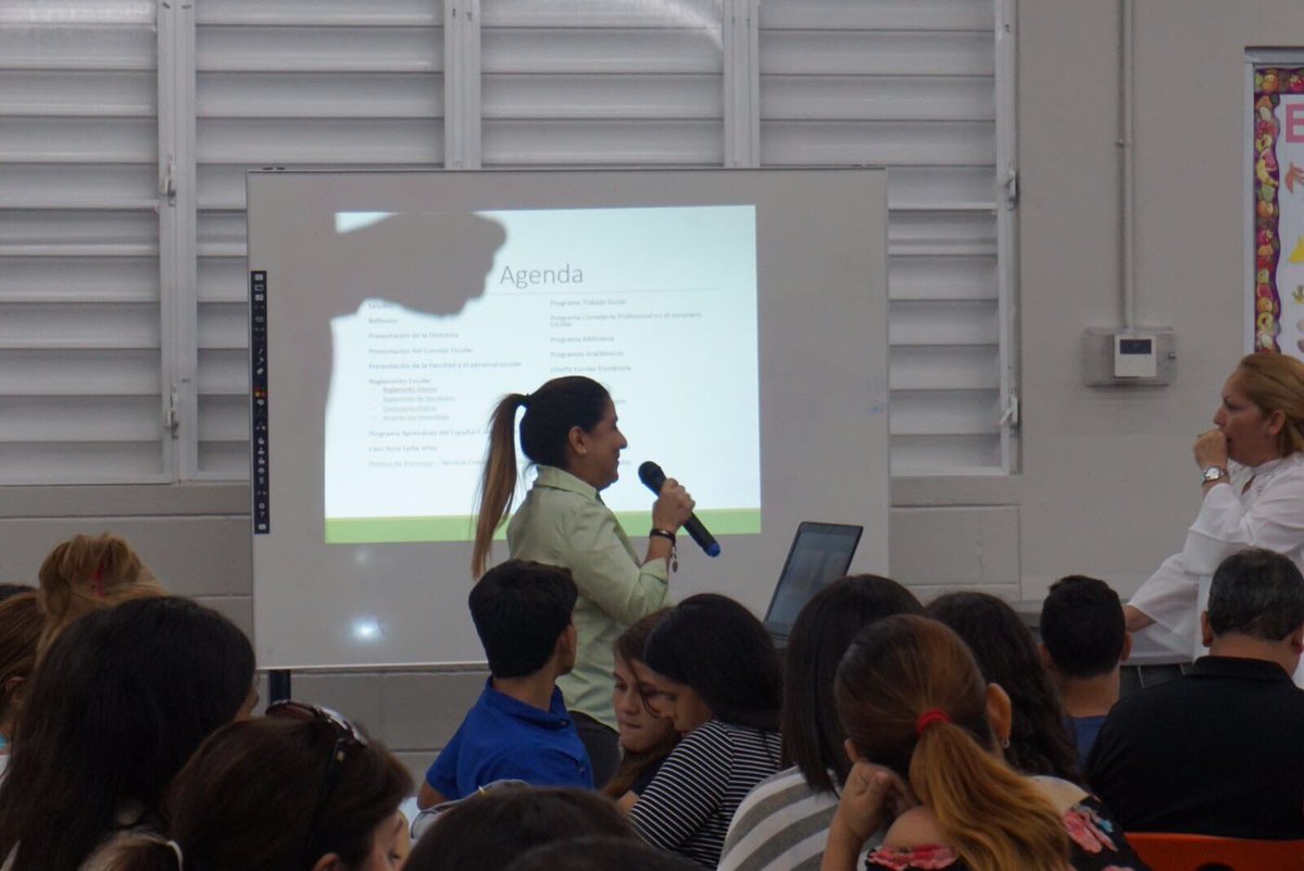 Alexandrarr0407's tweet photo. Asamblea de padres de estudiantes nuevo ingreso #CROEV @SecEducacionPR #SeParteDE "Croev somos todos" https://t.co/2TN1R7e9Rg
