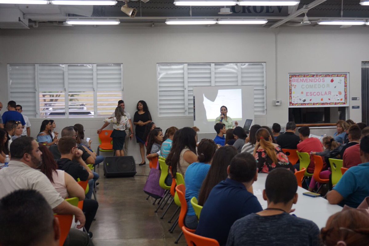 Alexandrarr0407's tweet photo. Asamblea de padres de estudiantes nuevo ingreso #CROEV @SecEducacionPR #SeParteDE "Croev somos todos" https://t.co/2TN1R7e9Rg