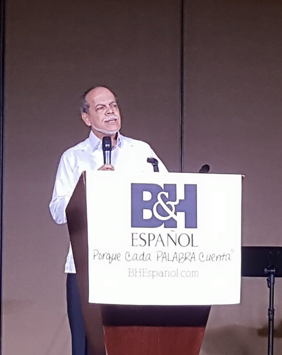 ebetances's tweet photo. Excelente exposición de parte del @PastorMNunez sobre "El Líder y la Cultura" como parte de la Conferencia #CRECE2017 https://t.co/wZhEeMeJ2S