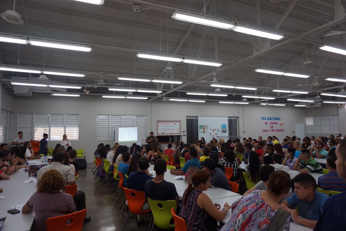 Alexandrarr0407's tweet photo. Asamblea padres estudiantes nuevo ingreso #CROEV #SeParteDE @EDUCACIONPR @SecEducacionPR https://t.co/VBXfvrqzZg