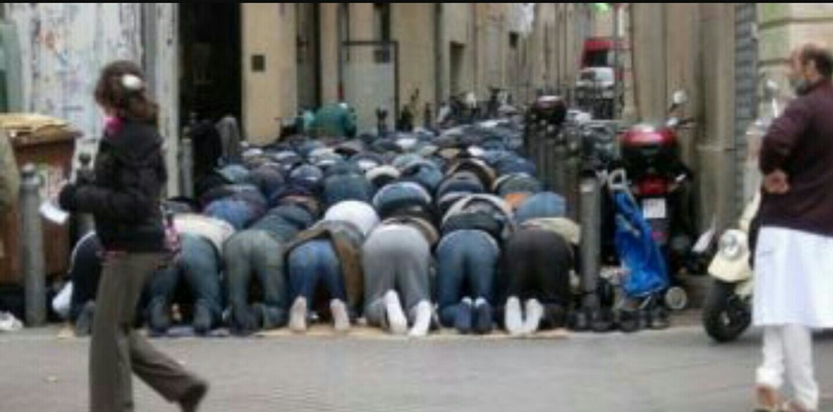 ORageetDesepoir's tweet image. Marseille... en vrai !!! en 2017 😣 Happy Holidays  🌴🌊 #MacronTrogneux