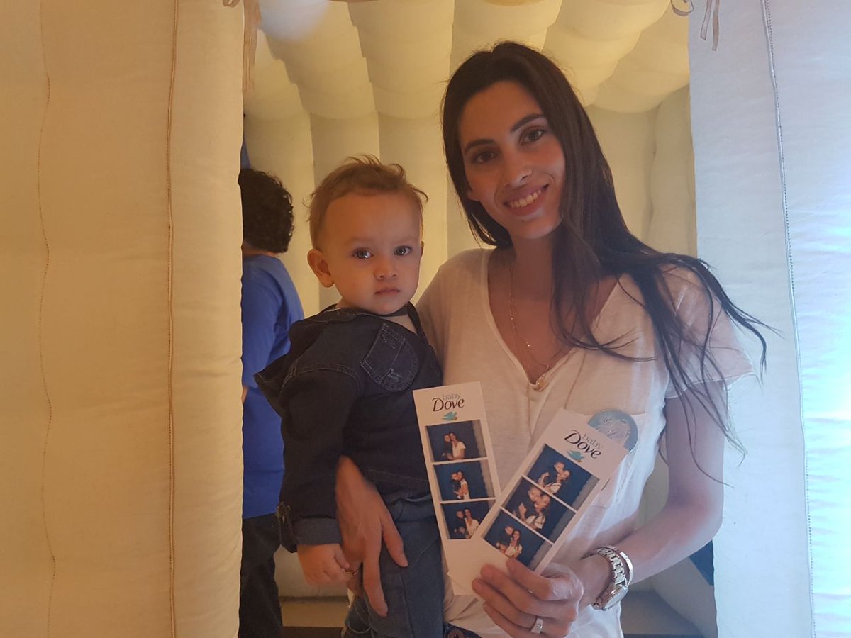 BabyDovePy's tweet photo. ¡Benicio y Gi Lesme ya pasaron  por nuestra Cabina! Hacé como ellos y capturá tus mejores momentos. #AlimentaConAmor https://t.co/TUGvJq7fRR