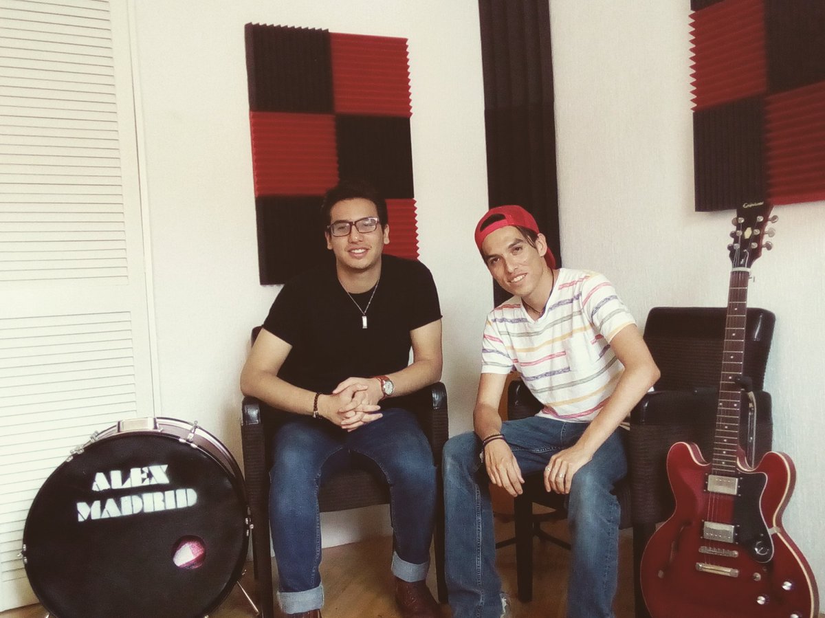 TopQMR's tweet photo. Con nuestro amigo @AlexMadridMusic https://t.co/UEXIuAvkrS