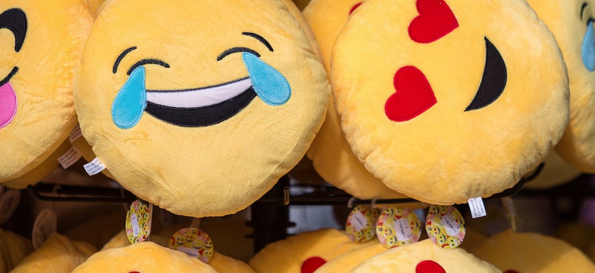 hootsuite's tweet photo. DYK: Using emoji in Tweets is shown to increase engagement by 25.4% 😉😍🤓 https://t.co/BXtohBwRkl The emoji marketing guide https://t.co/gGdz9JKMg4