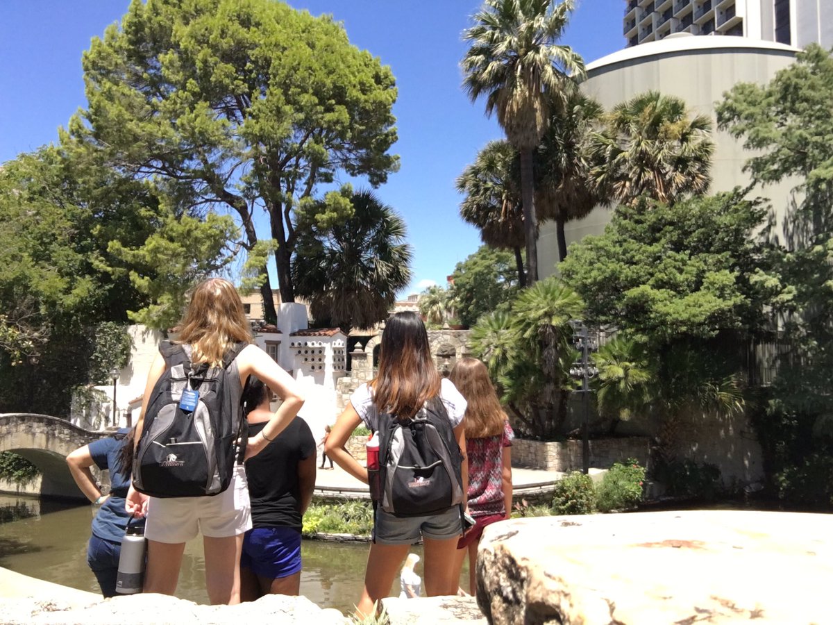 Allielobo's tweet photo. La Villita, a historic art community!@TUResLife @TrinityCELCS @getinvolvedTU #ExploreSAHistory #ExploreSAFood #ExploreSASmallBusiness https://t.co/R0PyWjqfLn