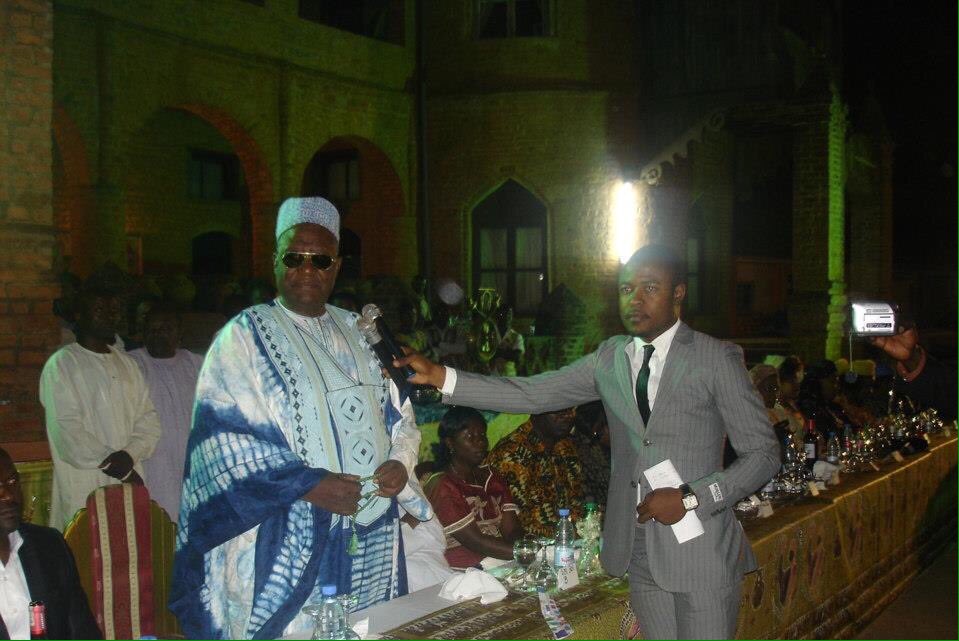 IdrissNjikam's tweet photo. HBD 🎁🎊🎂🎉🎈 à Sa Majesté ElHadj Ibrahim Mbombo Njoya, Sultan Roi 👑 des Bamoun. 25 ans sur le trône de Nchare Yen ça se fête 🎉
#BamounEtFier https://t.co/mg4annEY1W