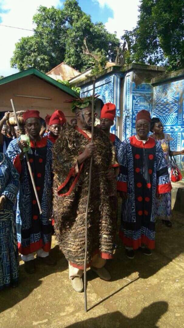 IdrissNjikam's tweet photo. HBD 🎁🎊🎂🎉🎈 à Sa Majesté ElHadj Ibrahim Mbombo Njoya, Sultan Roi 👑 des Bamoun. 25 ans sur le trône de Nchare Yen ça se fête 🎉
#BamounEtFier https://t.co/mg4annEY1W