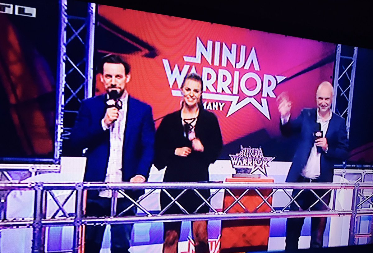 frankzdeluxe's tweet photo. Das Wetten dass??? von heute. Meine Kids lieben #ninjawarriorgermany bei @RTLde mit den Top 3 am 🎤@LauraWontorra @koeppenjan @FrankBuschmann https://t.co/0oUQka99WG