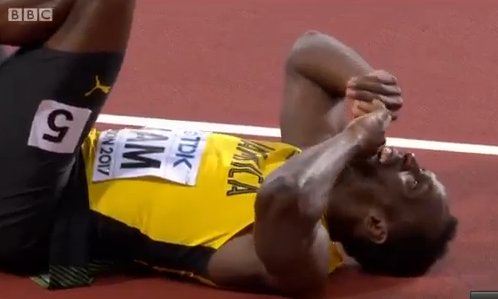 Usain Bolt has pulled up in his last ever race. 

He's in tears on the track.

Heartbreaking. #London2017