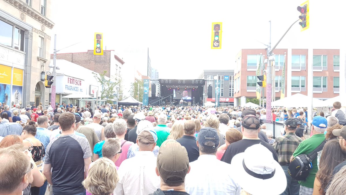 kitchenerblues's tweet photo. What do you think... people excited for @THEDAVIDWILCOX ?
Maybe a smidge.
#KBF2017 #BluesNorth https://t.co/d1CQ7S8USj