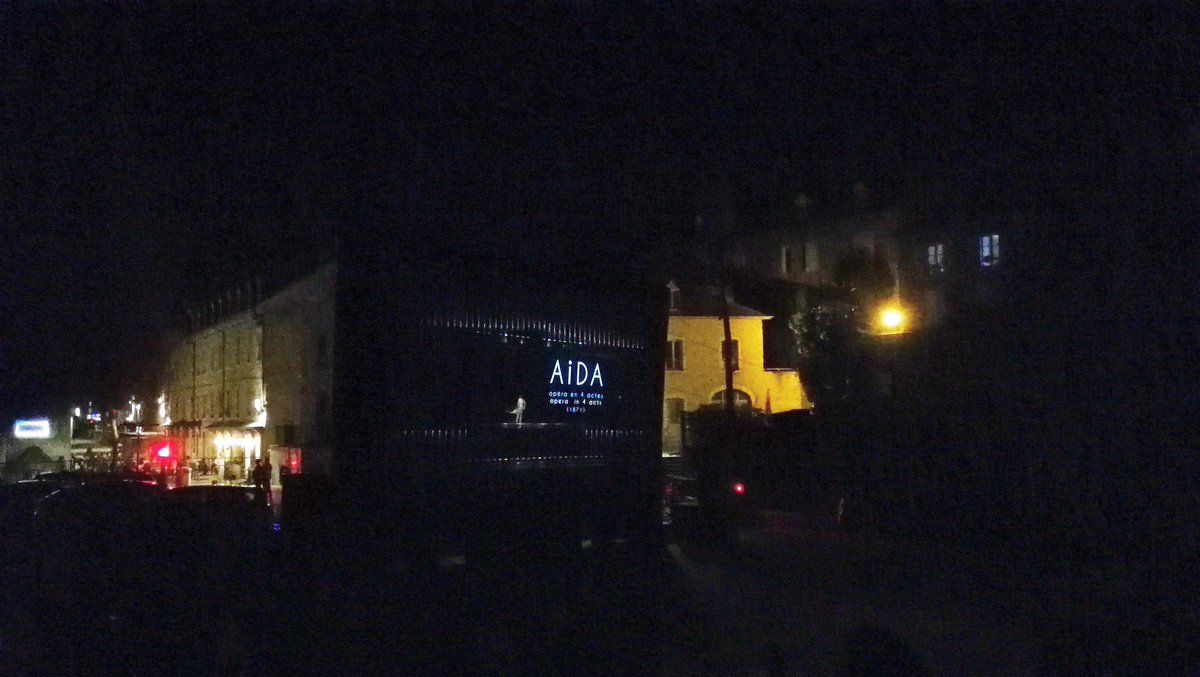 Projection de #Aida de #Verdi au quartier du #Hedas à #Pau avec <a href="/Melies_Pau/">Cinéma Le Méliès Pau</a> 
Mise en scène #OlivierPy
#TeamMateo 
<a href="/Rpo97Fm/">RPO97FM</a> 
#mateoandco