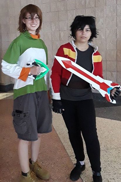 evieluti0ns's tweet photo. We did the thing !!! What do y'all think? Pidge 3D printed weapons and I made the cosplays ๐ #spacedab #vld #vldcosplay https://t.co/vUGTd8yKuq