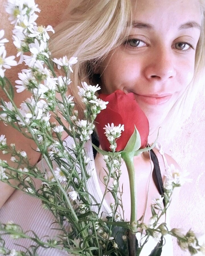Beehfidelis's tweet photo. Não precisava! Mais obrigada por esta comigo nesse momento, obrigada pela presença, pelas flores e pelo carinho! Obrigada! ❤ https://t.co/8NvyLW0AOw