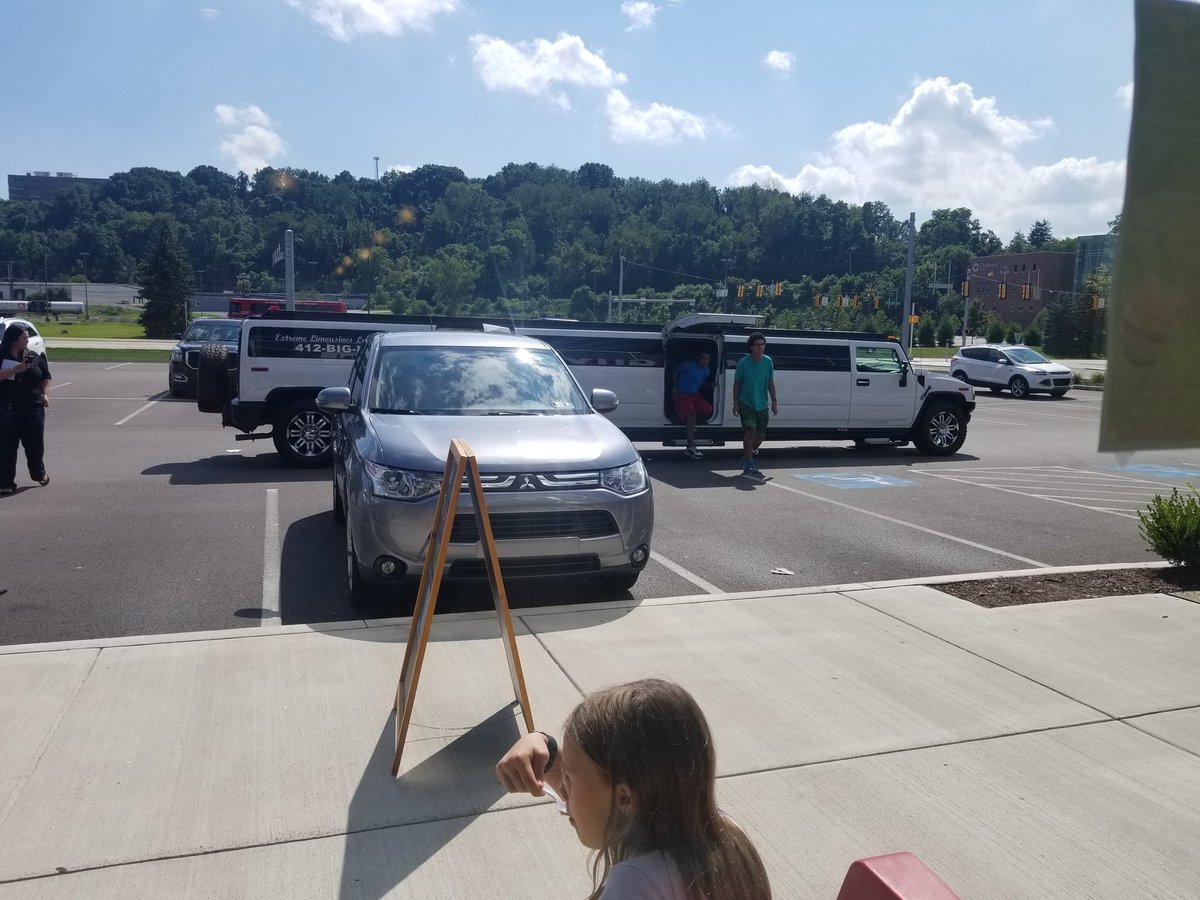 jtrunzoPgh's tweet photo. @EMSInsider @PghBecky  Putting in WORK on a Saturday signing a #triple with  #Altus and #EMSmobile...owner showed up in a Hummer limo https://t.co/Jl9FZsoPg0