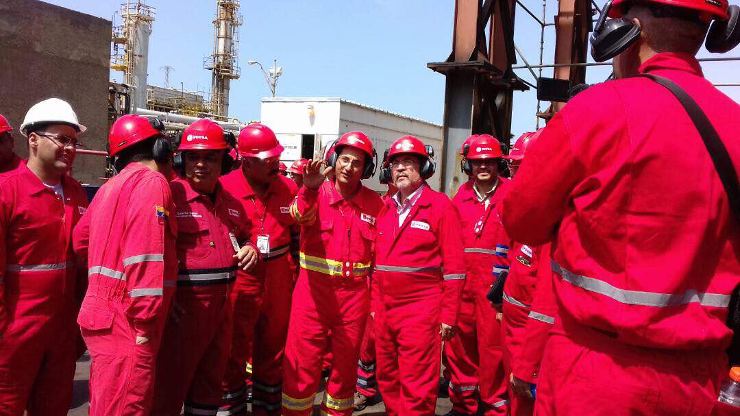 Rodolfo_PDVSA's tweet photo. Reunido con Ministro @NMartinezVE, Pdte. De #PDVSAVASSA @JulioGarciaPV y Yamil Asffur Gte. General de REP en recorrido por sus instalaciones https://t.co/r2sVjKhx6a