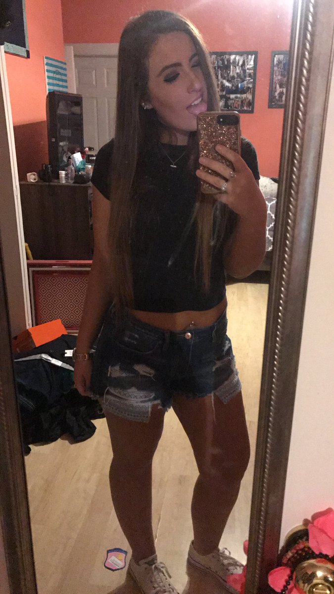 rach__65's tweet photo. GUESS WHO FINALLY LOST 100 POUNDS OFFICIALLY! https://t.co/jpNLqmyWSt