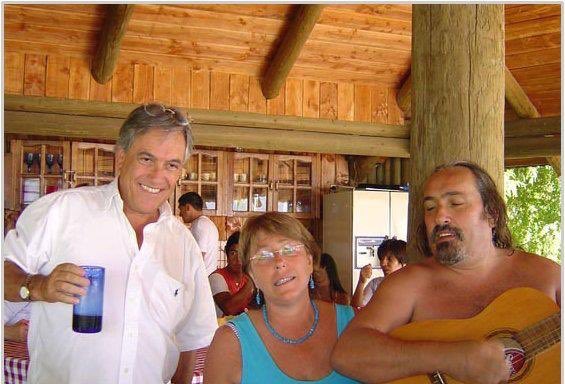 The way the Black Piñera looks at vacation Michelle is just 😍😍😍😍😍