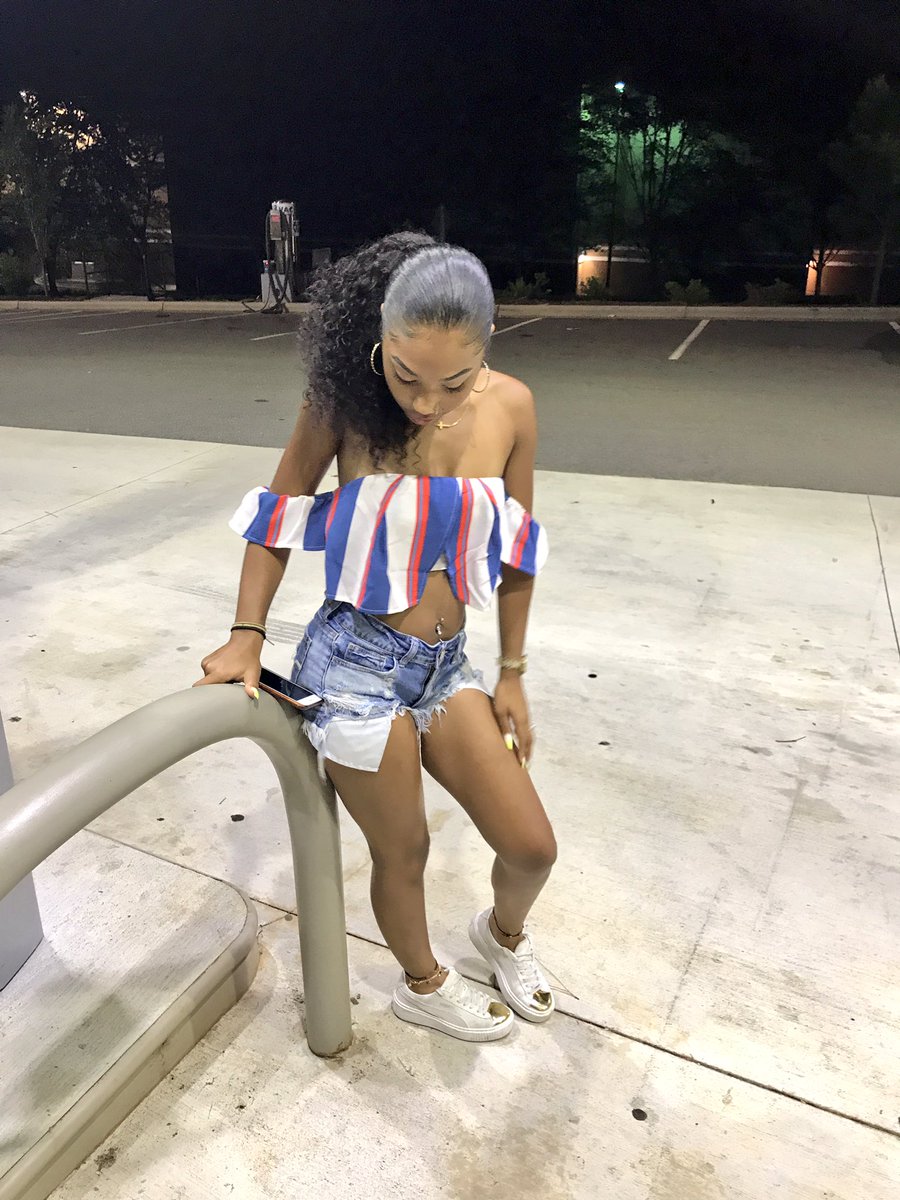 zaniyadr's tweet image. think imma make her mine💋