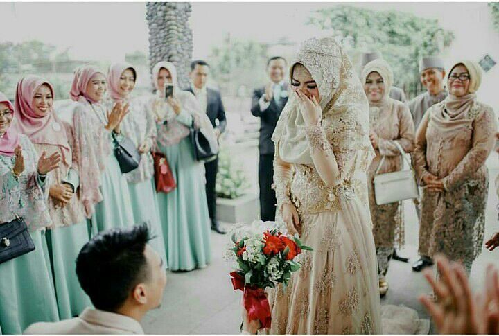 "Tidak ditemukan jalan lain bagi dua orang yang saling mencintai selain menikah" (HR. Ibnu Majah)
.
Bismillah...ha… ift.tt/2hV80o4