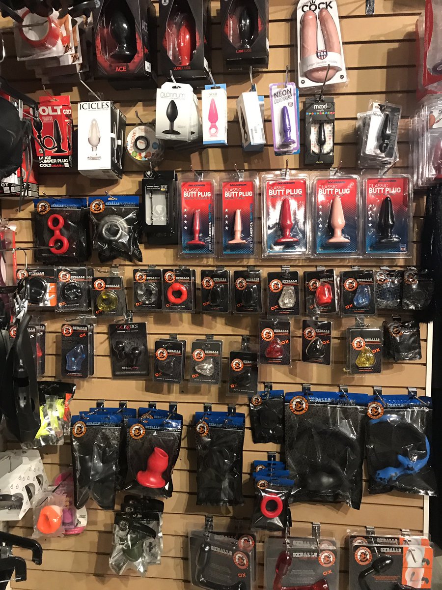 MasterTomTheDom's tweet image. Oooo... aaah... shopping @_Northbound_ presents so many choices.