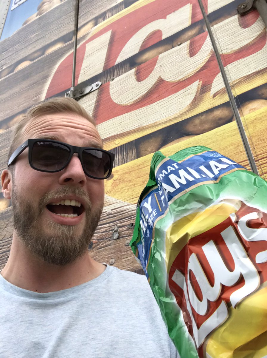 dfitz04's tweet image. Hey @markmessier I bet @donovanbailey can eat just 1 because he’s a champ 🏃🏿