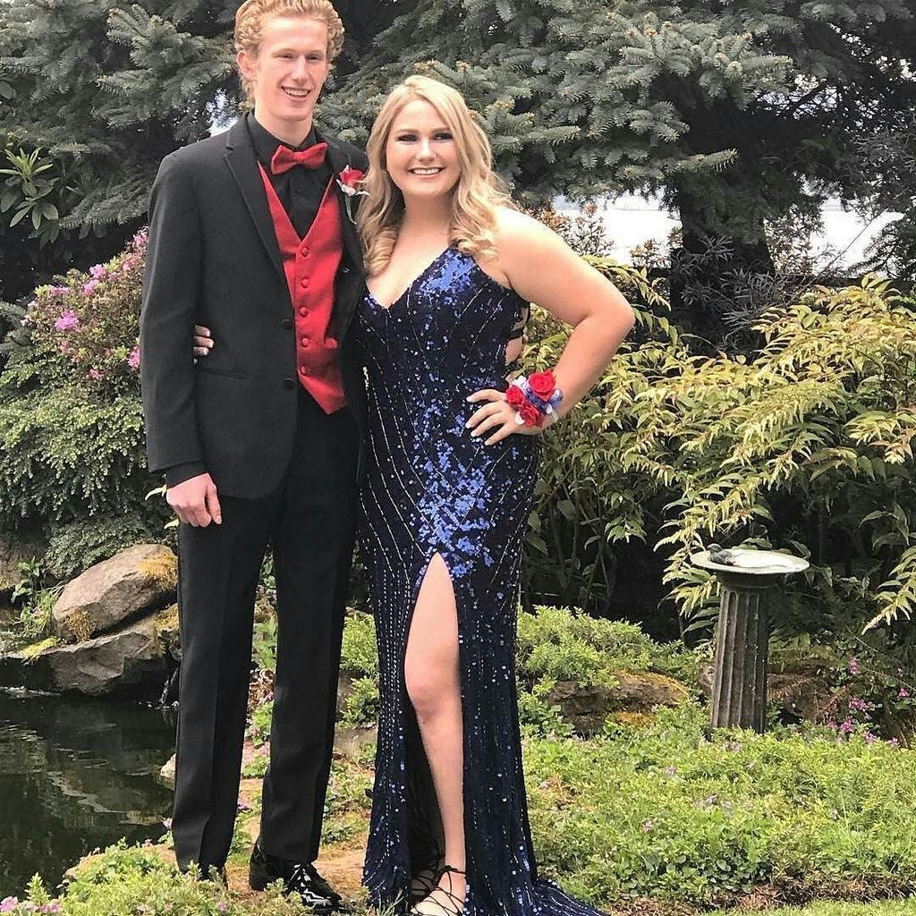 ChristellasXOXO's tweet photo. What a knock out in navy sequins! @cass_remsing you looked so beautiful in your #prom2k17 dress! #promcouple #ChristellasXOXO #promdress
.β¦ https://t.co/aLywMUE2dm