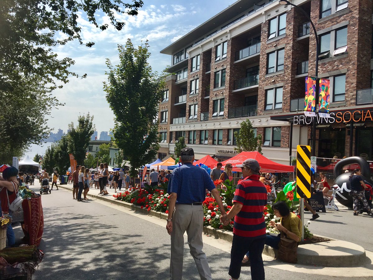 This is Lonsdale Ave this weekend. Pedestrian zone.  #NorthVan  #FunCityFestival https://t.co/nSGvzJWeV2