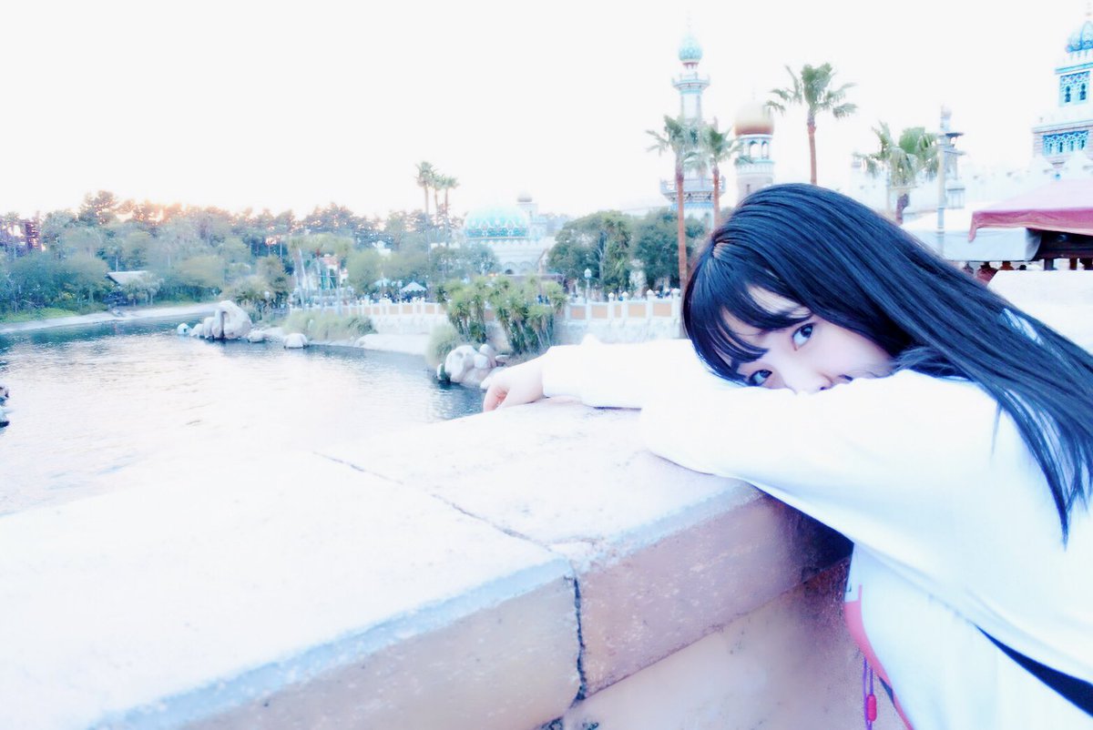 田島芽瑠 幕張メッセに向かうバス 行きも帰りも窓から眺めるだけのディズニー Oo イースター以来行けてない ディズニー仲間の二人と行ったの 楽しかった 二人とのディズニーlineが一番盛り上がる あ ディズニー通り過ぎた 近くにいるの