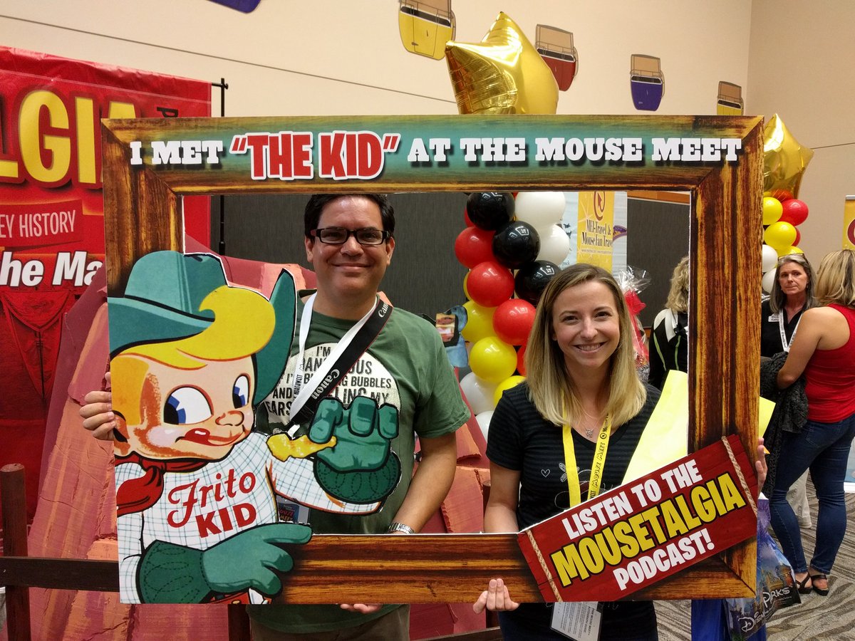 DivineDisney's tweet image. Always fun at the #pnwmm2017 with the @mousetalgia crew! Thanks for Fritos and photos!